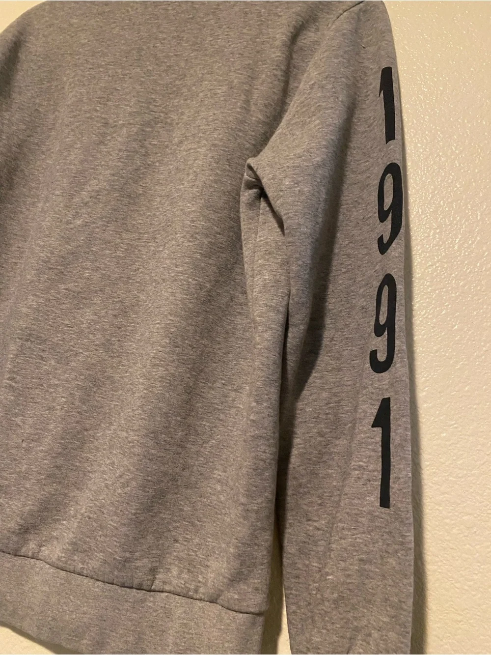 H&M Gray 'Austin' Crewneck Sweatshirt with Black Script Size M